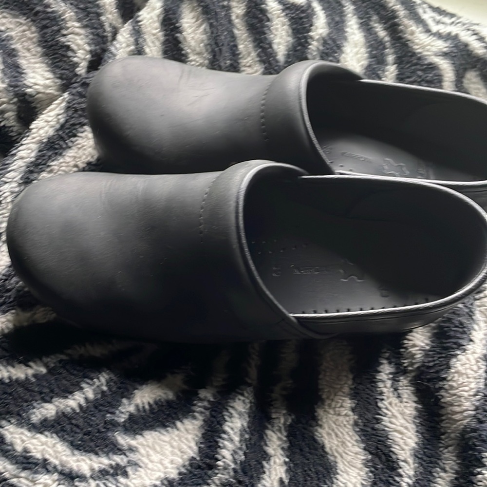 Dansko Professional Black Leather-NARROW